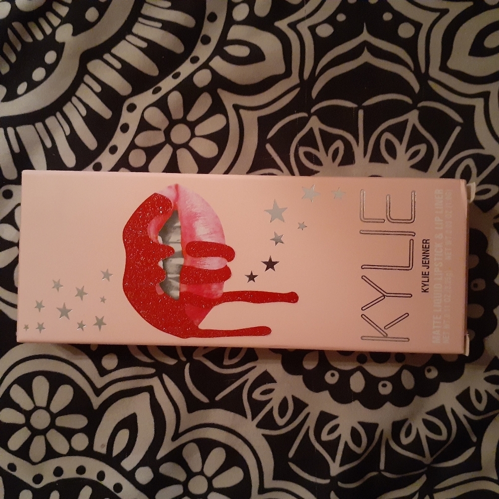 Kylie LipKit Cherry Pie